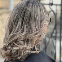 خدمات و آموزش آرایشگری در آموزشگاه