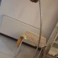 آباژور ایستاده