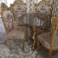 میز ناهارخوری با چهار صندلی در حدنو