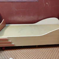 تخت نوجوان سالم وتمیز