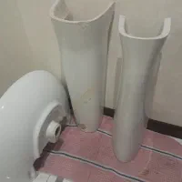 یک عدد روشویی با دوتا پایه