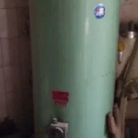 آبگرمکن مخزنی بزرگ و بخاری گازی