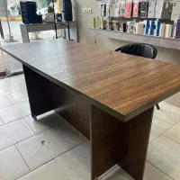فروش یک میز اداری کنفرانس نو