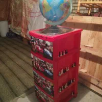 کمد پلاستیک با کره زمین