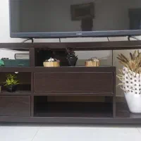 یک عدد میز تلویزیون بهمراه یک عدد بوفه