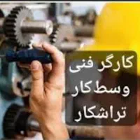 نیروی فنی. کارگر ، وسط کار ، کار گر ماهر