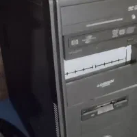 کیس کامپیوتر سالم و تمیز