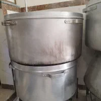 کلی دیگ بزرگ روحی به اضافه اجاق و چارپایه|ظروف پخت‌وپز|پیرانشهر, |دیوار