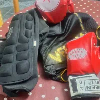 دستکش بوکس،زانو بند بوکس،شلوارک بوکس