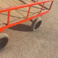 یک عدد فرغون چهار چرخ