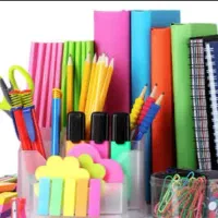 تعدادی لوازم تحریر برای کسی که نیازمنده