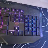 کیبورد rgb دار در حد نو