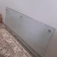 شیشه روی میز یا روی اپن اطراف آن ابزار خورده|مبلمان خانگی و میز عسلی|شاهینشهر, اقبال لاهوری|دیوار