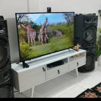 تلویزیون ۵۰ اینج