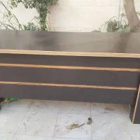 میز وصندلی اداری تمیز + ۲ گاوصندق