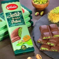 فروشنده اقا در سوپر مارکت
