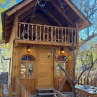 سازنده کلبه چوبی