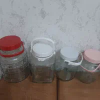 تعدادی بانکه وبطری شیشه ای