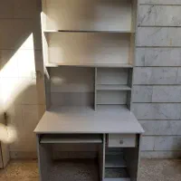 میز تحریر و کامپیوتر