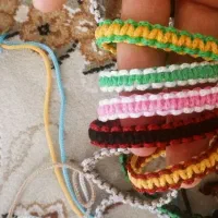 انواع دستبند نخی با رنگ بندی متنوع|بدلیجات|بروجرد, |دیوار