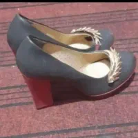 کفش سایز ۳۸.عکس پاخور نداره.توضیحاتم بخونید