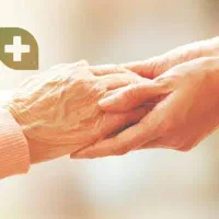 خانم برای مراقبت از سالمند