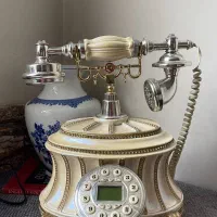 تلفن سلطنتی رو میزی رنگ صدفی