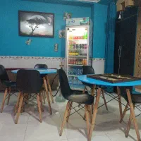 خانم برای سرویس صحابه درکافه