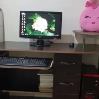 مانیتور ،کیس ،کیبورد و میز