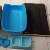 ظرف خاک و ظرف آب و غذای گربه