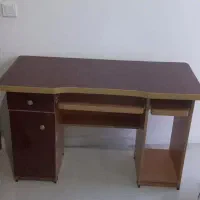 میز کامپیوتر در حد نو