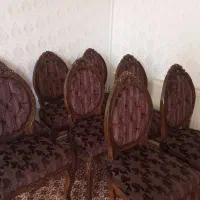 هشت عدد صندلی