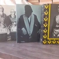 کتاب تاریخی|کتاب و مجله تاریخی|اسلام‌شهر, باغ فیض|دیوار