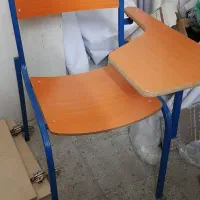 صندلی چوبی دسته دار