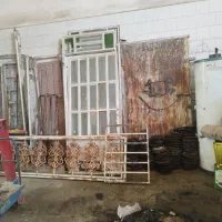 درب، و نرده ولوله‌فلزی کارکرده