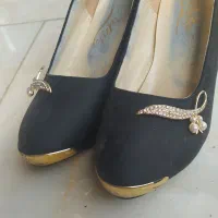 کفش|کیف، کفش، کمربند|سنگر, |دیوار