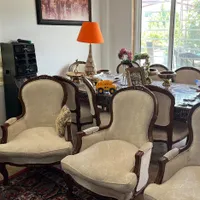 مبل ۹ نفره چوب گردو با میز ناهار خوری|مبلمان خانگی و میز عسلی|نوشهر, |دیوار