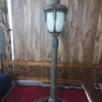 چراغ پایه دار چدنی مناسب باغ