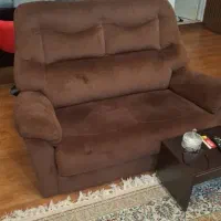 فروش یک دست مبل هفت نفره ومیز وسط  و۴ عدد عسلی