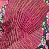 تعدادی لحاف روی کرسی