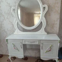 میز و آینه آرایش