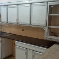 8متر کابینت تمیز درجه یک همراه وسایل اضافه