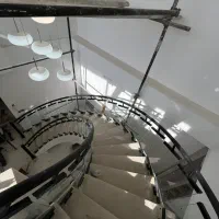 نرده شیشه‌ای فریم لس مدرن طراحی و اجرای حرفه‌ای