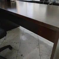4 عدد میز بزرگ اداری در حد نو و۳ صندلی چرخدار