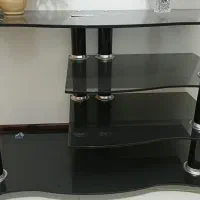 میز شیشه ایی زیر تلویزیون