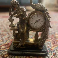 ساعت دکوری و مجسمه و تعدادی وسایل نو منزل