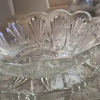 تعدادی ظروف کریستال