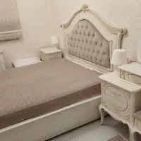 همه وسایل تخت سالم و تمیز