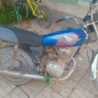 یک دستگاه موتور سیکلت