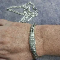 دستبند و زنجیر نقره|جواهرات|قم, قلعه کامکار|دیوار